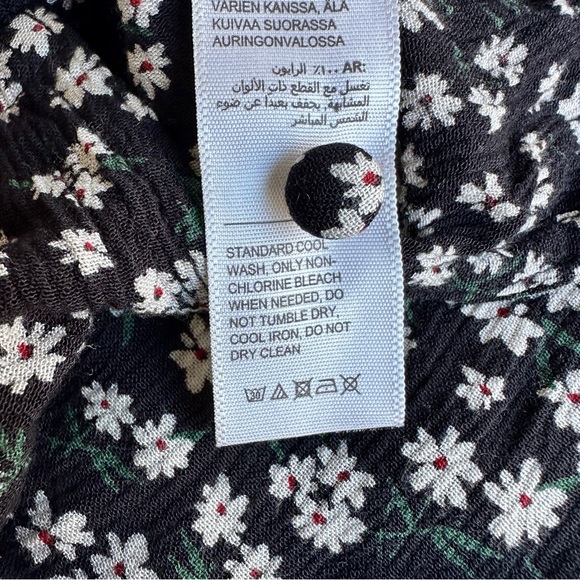 FatFace Floral Flutter Sleeve Top - Picture 7 of 7